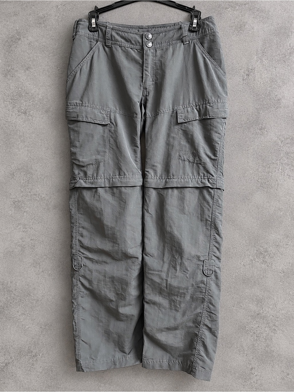 The North Face Women’s Size 4 Convertible Hiking Cargo Pants Gray Zip Off